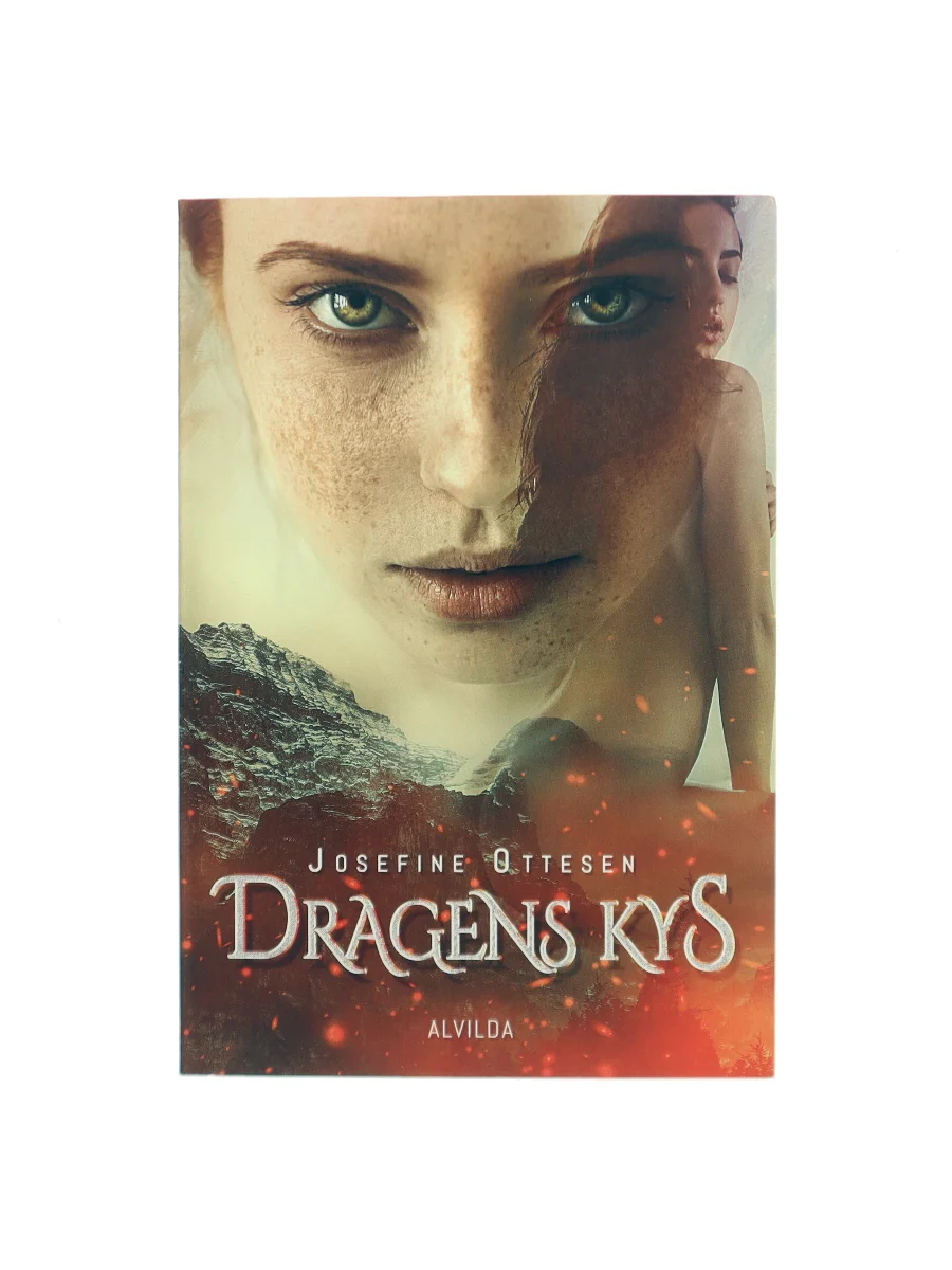 Forsiden af Dragens kys af Josefine Ottesen