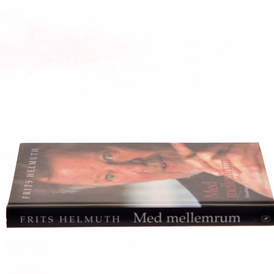 Med mellemrum af Frits Helmuth (Bog)