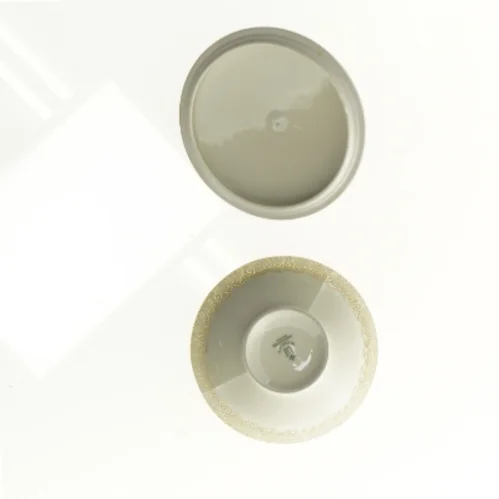 Skål med låg (str. 9 x 12 cm)