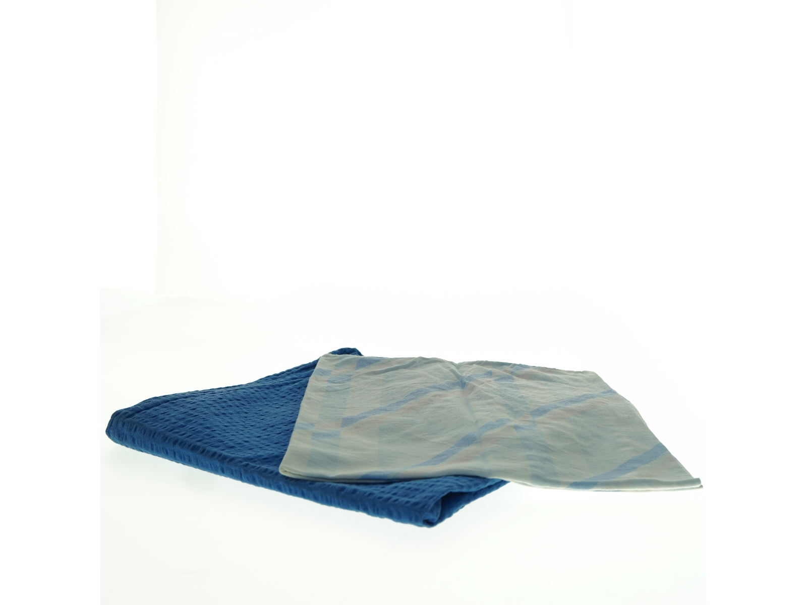 Blå og hvid pudebetræk (str. 60 x 56 cm og 54 x 56 cm)