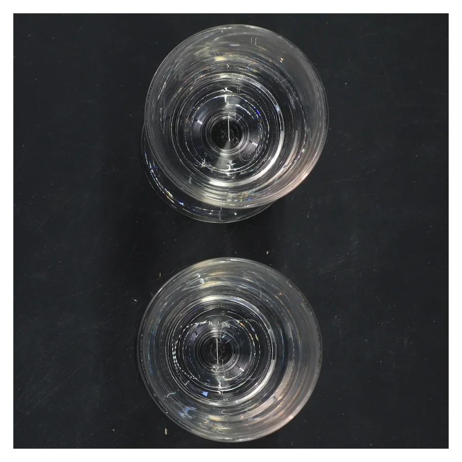 To mundblæste vinglas (str. 14x7 cm)