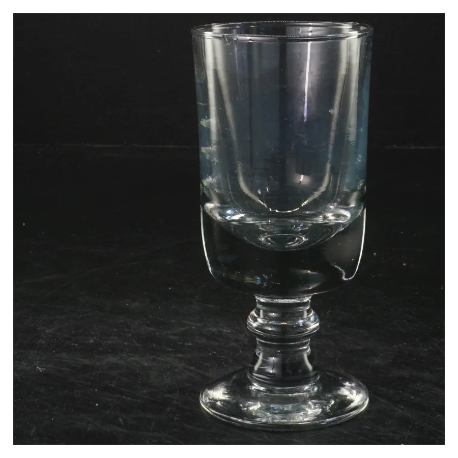 Sæt med seks mundblæste vinglas (str. 14x6 cm)