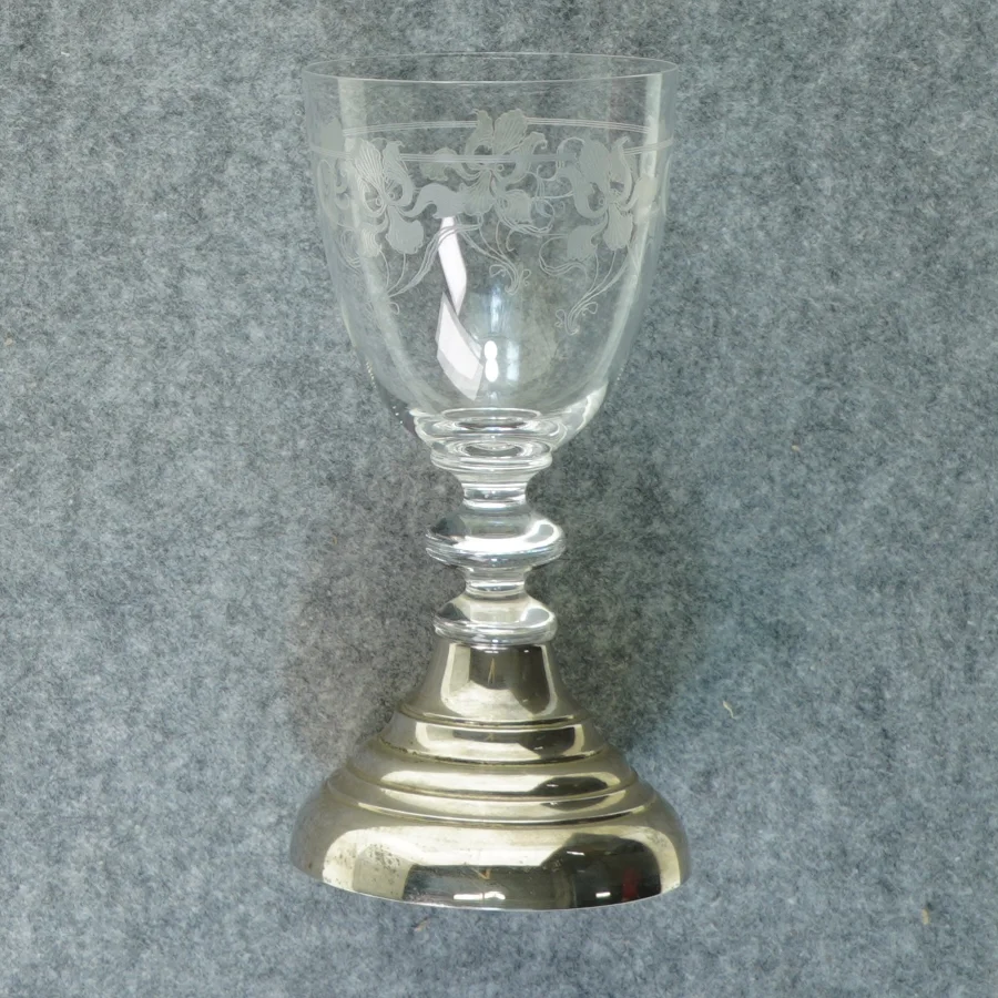 Glaspokal  (str. 21 x 10 cm)