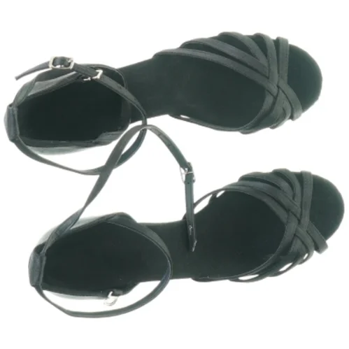 Nye sandaler (str. 40)