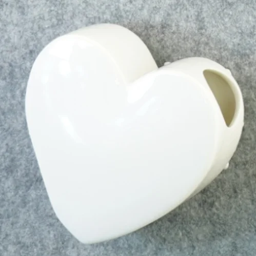 Porcelæns vase, hjerte form (str. 12 x 13 x 6 cm)
