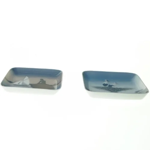 Askebægre med Den Lille Havfrue nr. 1300-6531 og Skål med Storkereden nr. 1300-6583 fra Bing Og Grøndahl (str. 12 x 12 cm)