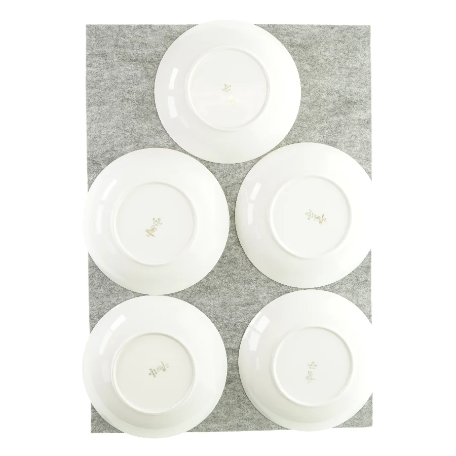 5 dybe tallerkner og 1 middags tallerken fra Bavaria