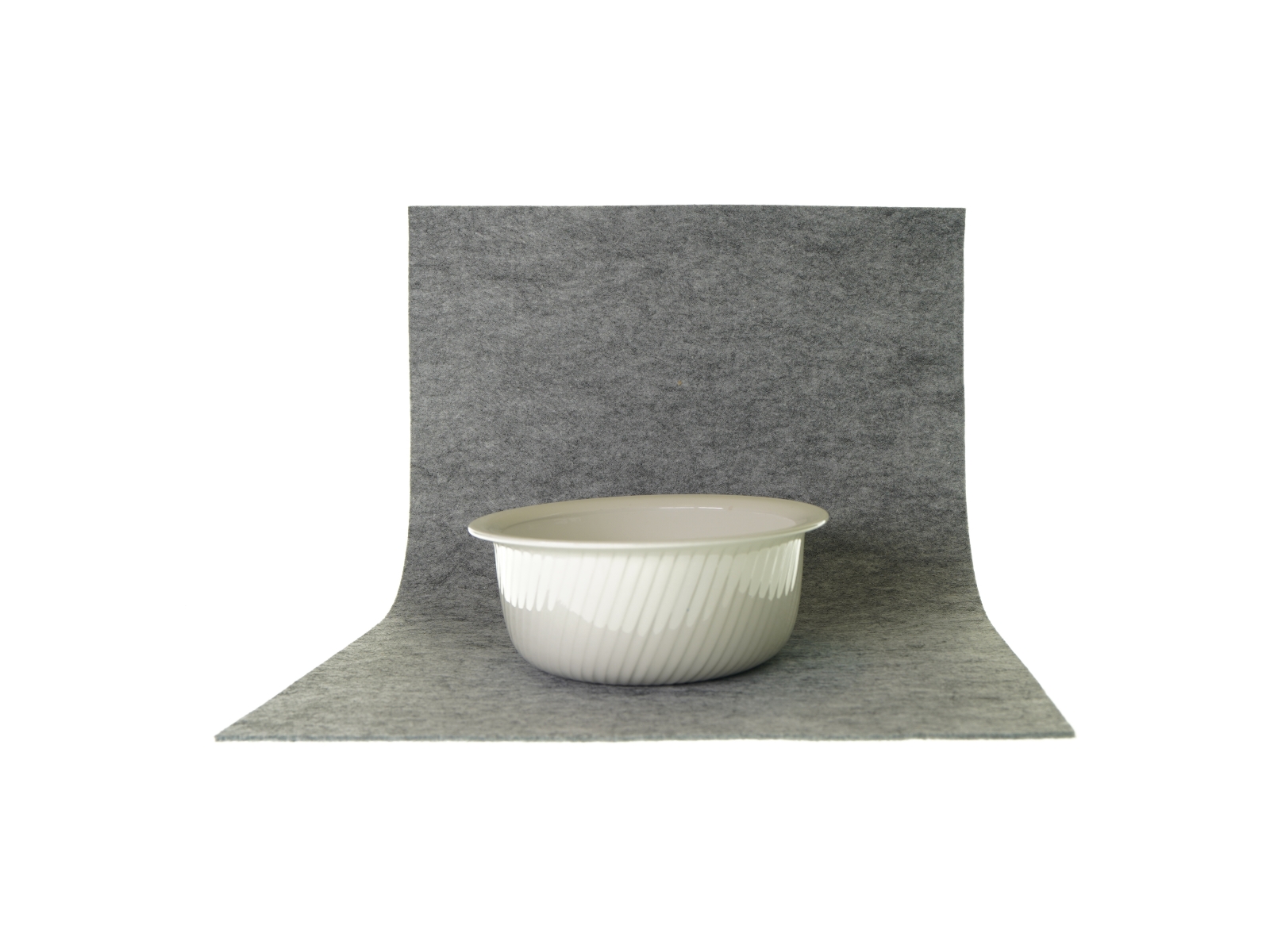 Skål af porcelæn fra Spisa