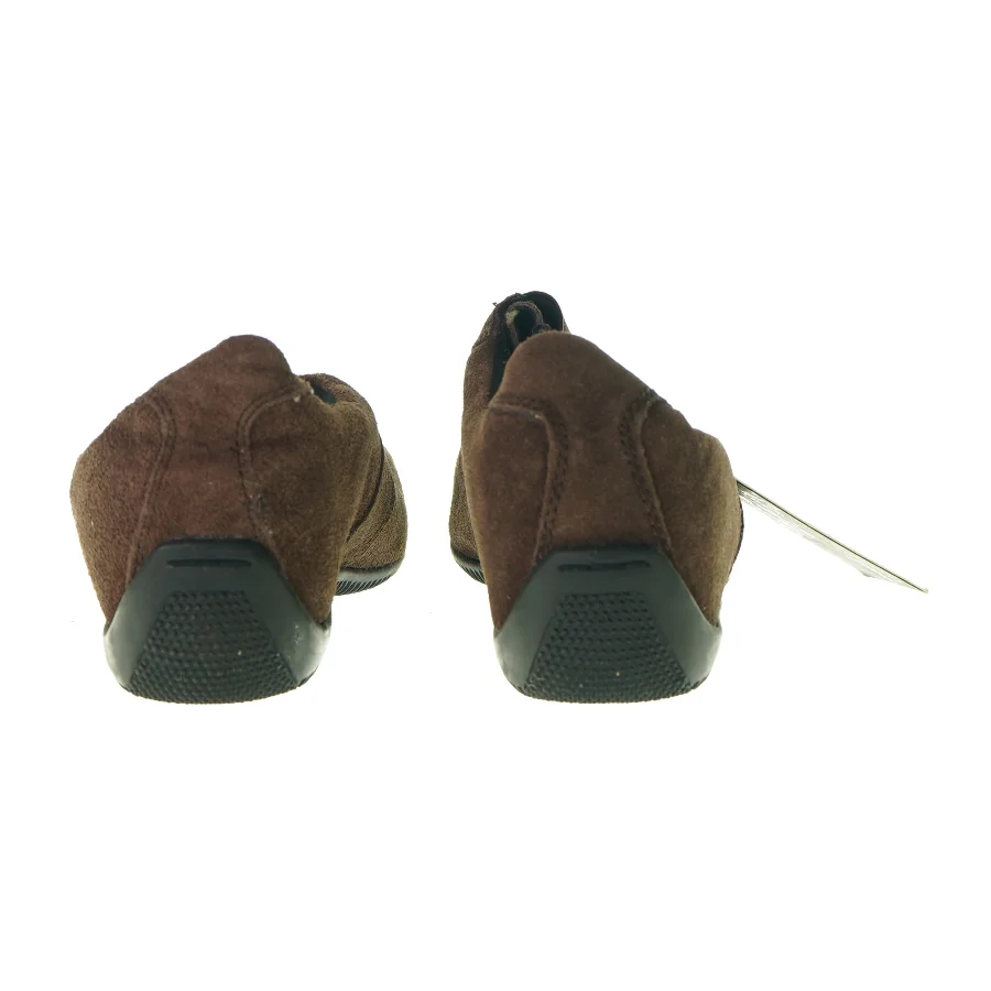 Sko fra NowOn (str. 38)