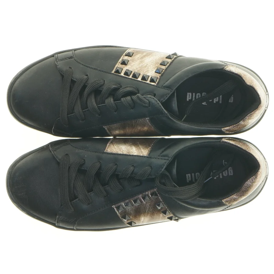 Sorte sneakers med gyldne detaljer og nitter (str. 39)