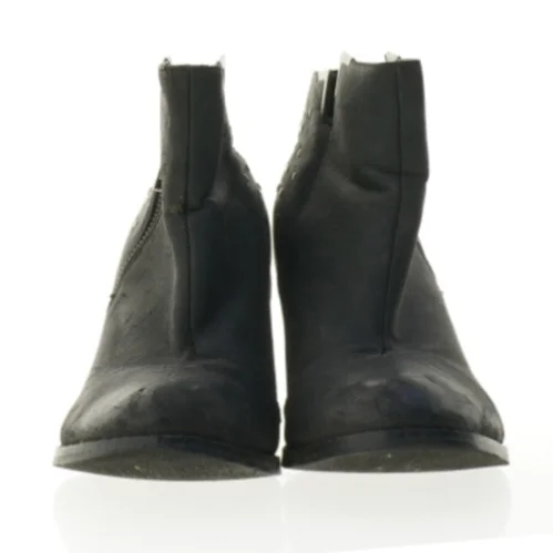 Brugte sorte ankelstøvler fra Graceland (str. 40)