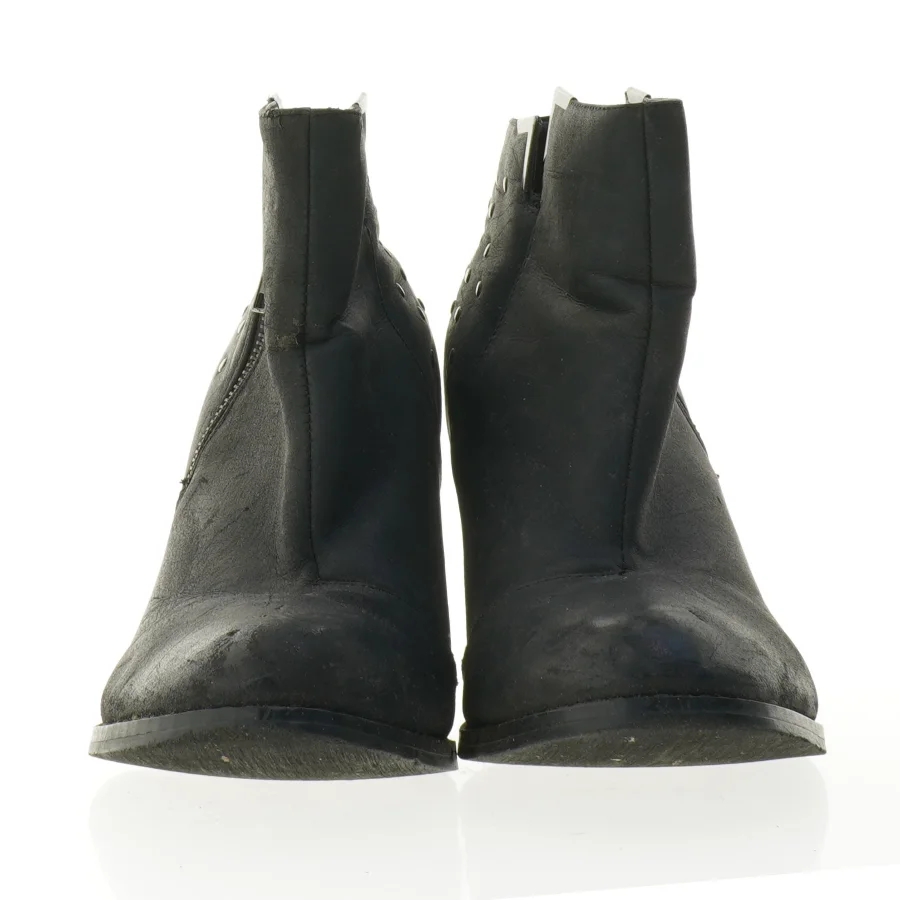 Brugte sorte ankelstøvler fra Graceland (str. 40)