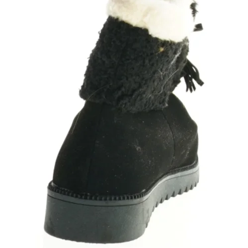 Sort vinterstøvle med for (str. 39)