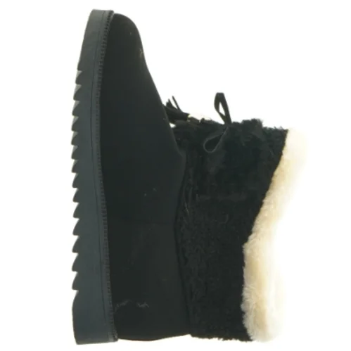 Sort vinterstøvle med for (str. 39)