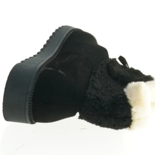 Sort vinterstøvle med for (str. 39)