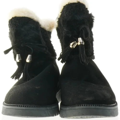 Sort vinterstøvle med for (str. 39)