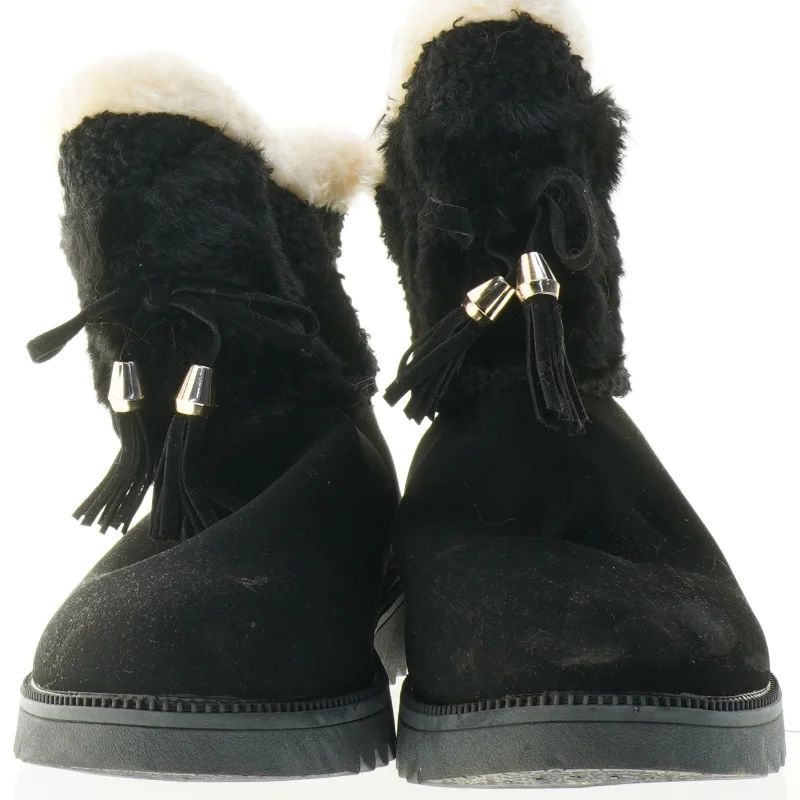 Sort vinterstøvle med for (str. 39)