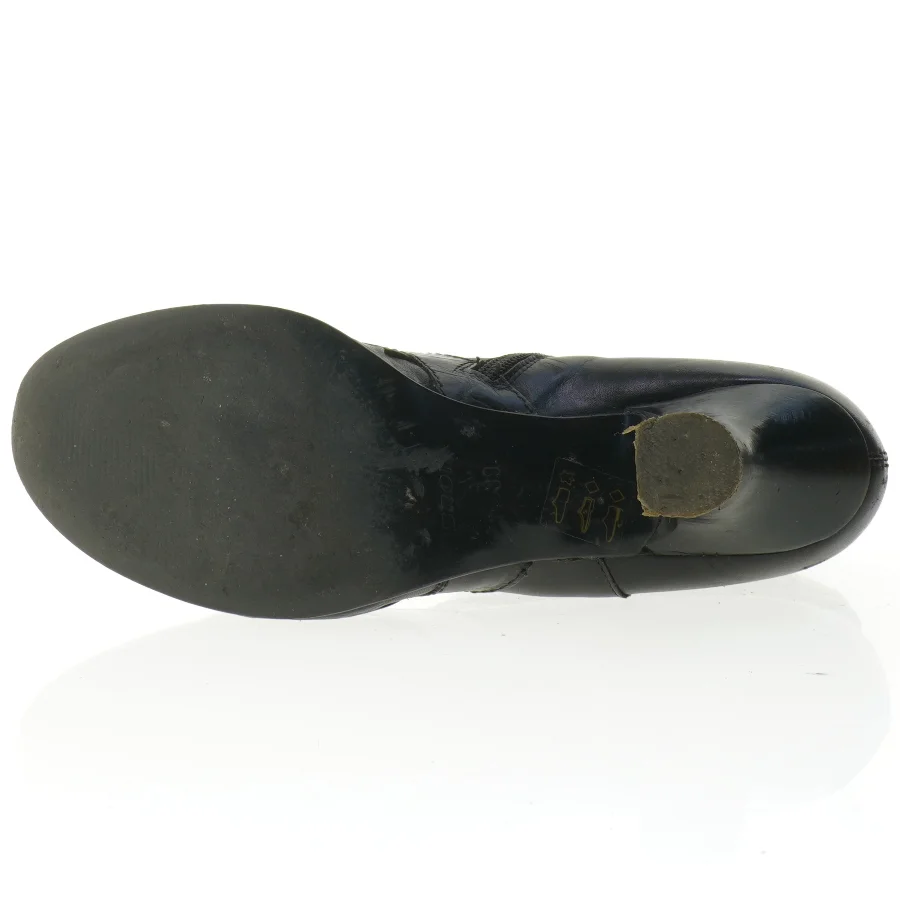 Sort ankelstøvle med hæl (str. 39)