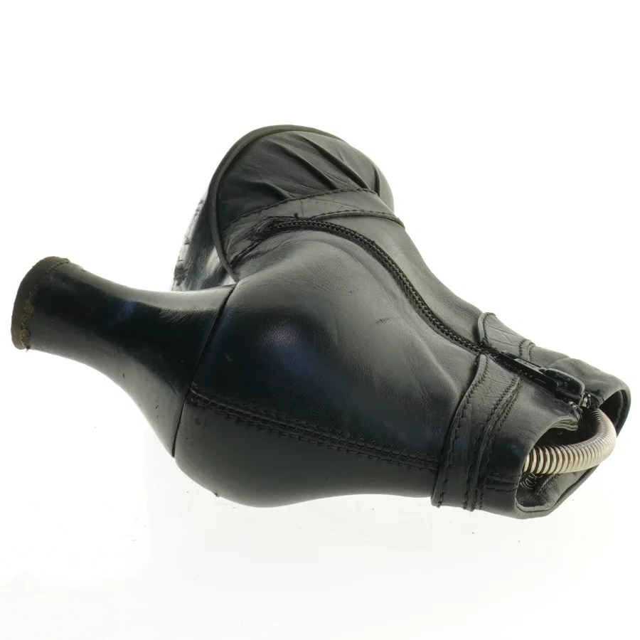 Sort ankelstøvle med hæl (str. 39)