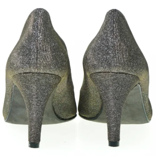 Stiletter fra Fiarucci (str. 8)