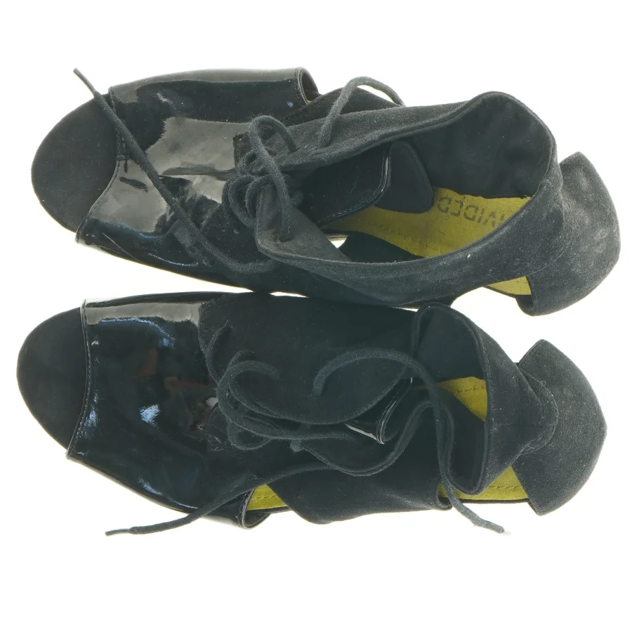 Sorte snørestøvler med kilehæl fra H&M (str. 40)