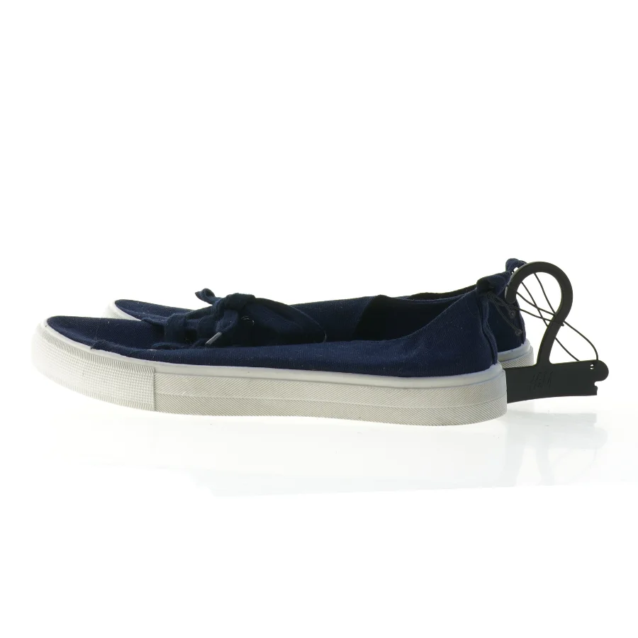 Sneakers fra H&M (str. 38)