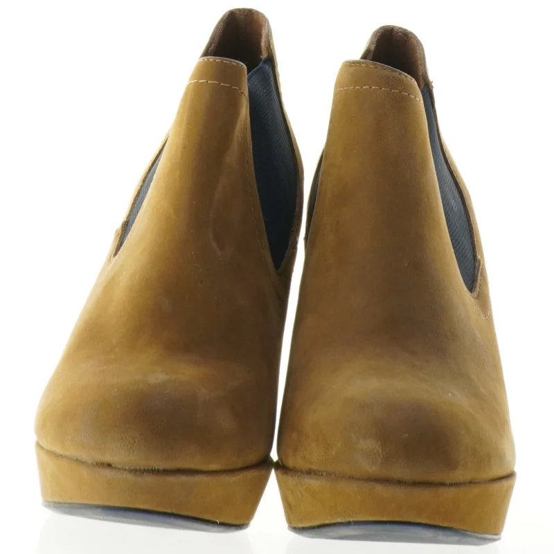 Damestøvler med høj hæl fra Graceland (str. 40)