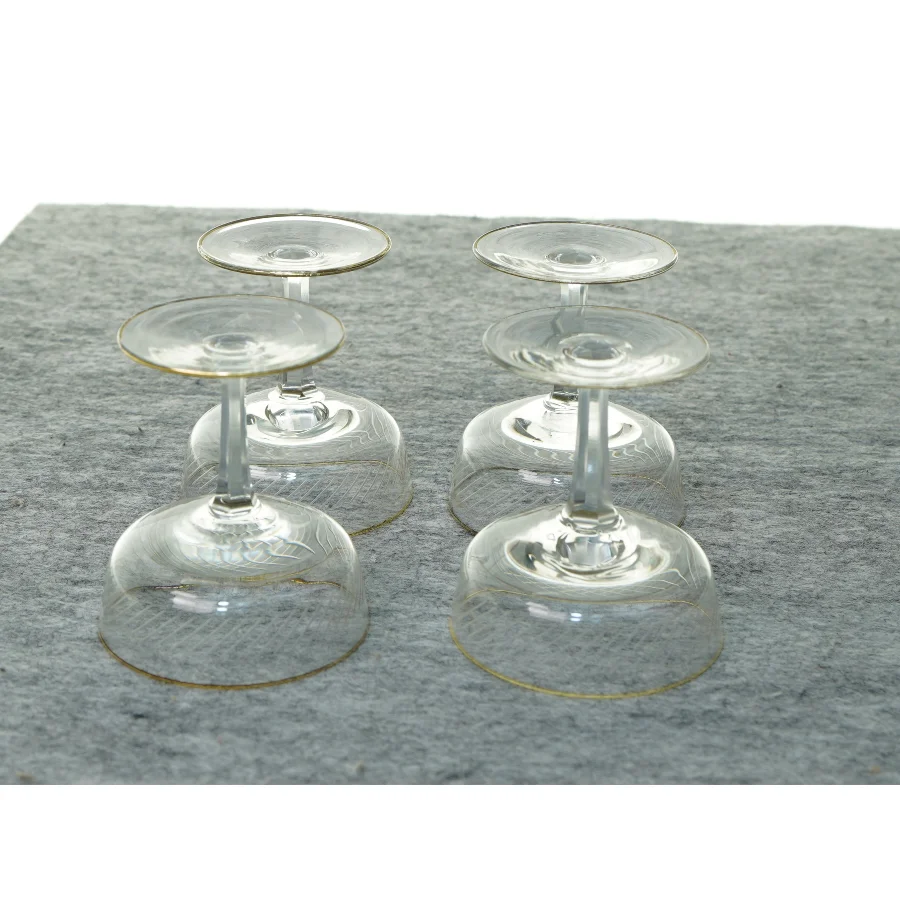 Glas med guldkant (str. 8 x 7 cm)