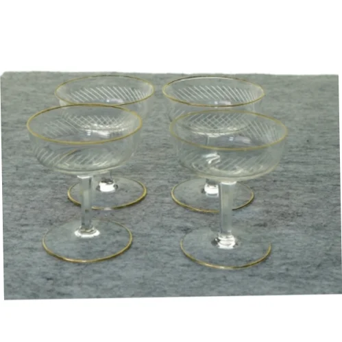 Glas med guldkant (str. 8 x 7 cm)