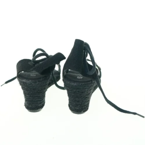 Sko fra Units (str. 39)