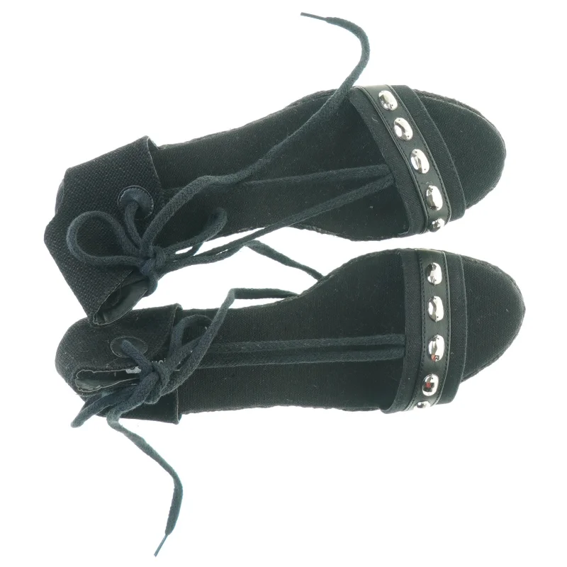 Sko fra Units (str. 39)