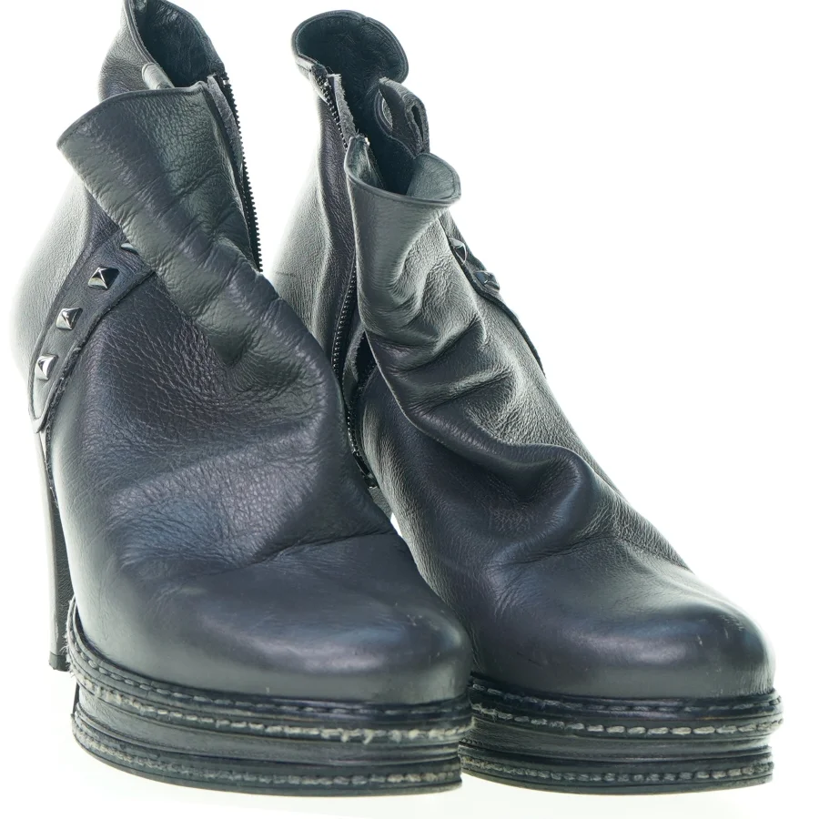 Højhælede sko (str. 37)