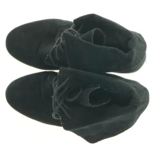 Sort ankelstøvle med kilehæl (str. 41)