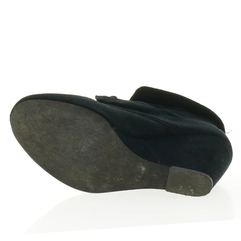 Sort ankelstøvle med kilehæl (str. 41)