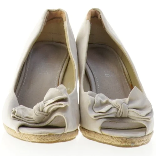 Beige kilehælsko med bånddetalje (str. 40)