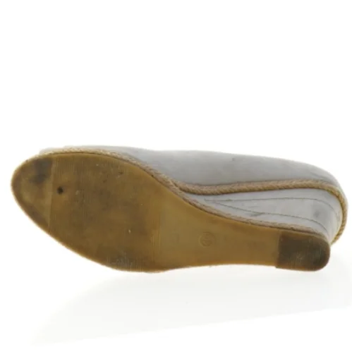 Beige kilehælsko med bånddetalje (str. 40)