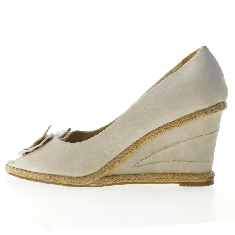 Beige kilehælsko med bånddetalje (str. 40)