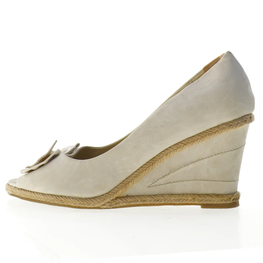 Beige kilehælsko med bånddetalje (str. 40)