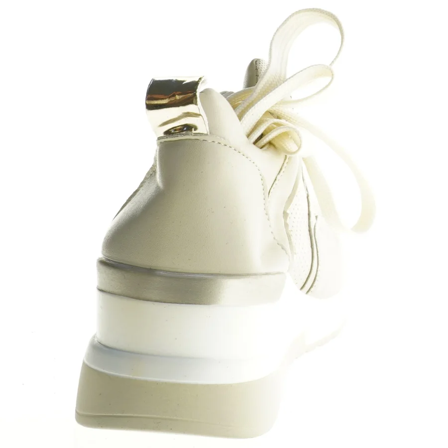 Beige sneakers med sølv detaljer (str. 39)