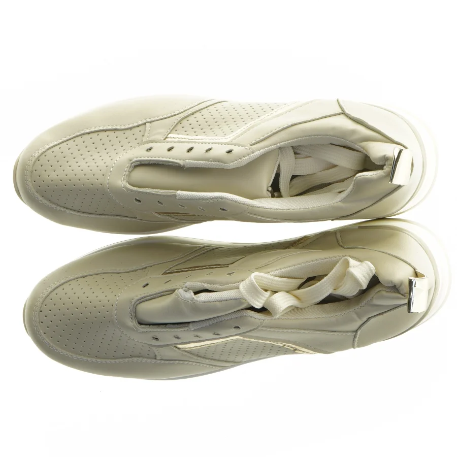 Beige sneakers med sølv detaljer (str. 39)