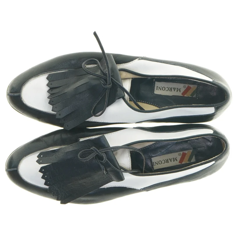 Sort-hvide snøresko fra Marconi (str. 38,5)