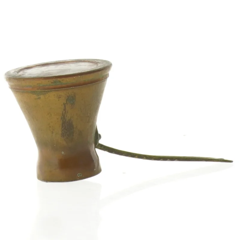 Gammel messing kande på hank (str. 6 x sx cm)