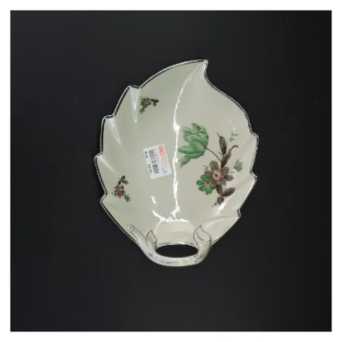 Bladformet porcelænsfad fra Københavns Porcellains Maleri (str. 25 x 19 cm)
