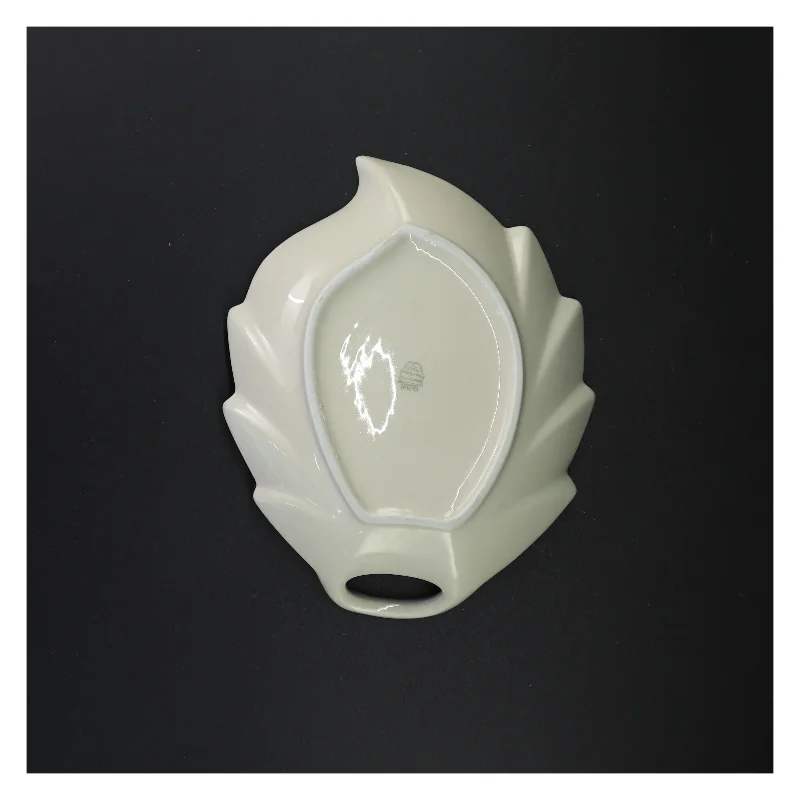 Bladformet porcelænsfad fra Københavns Porcellains Maleri (str. 25 x 19 cm)