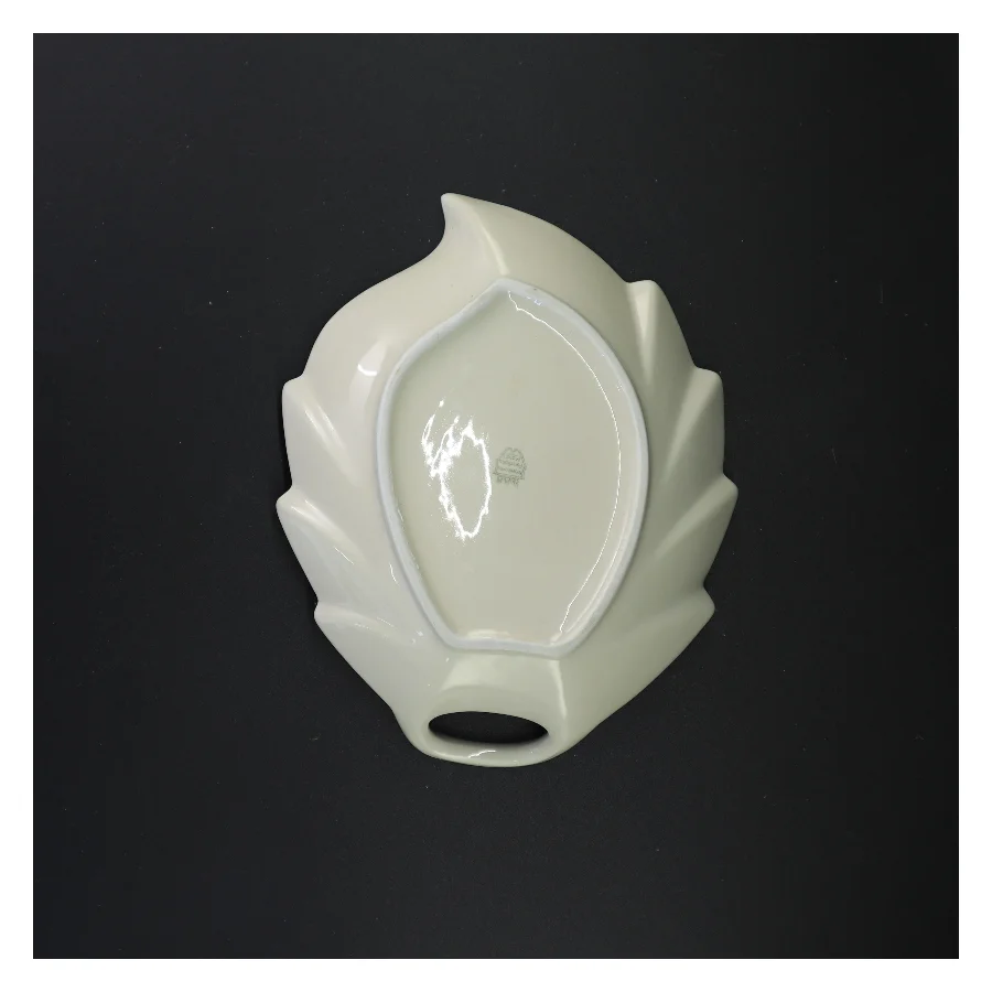 Bladformet porcelænsfad fra Københavns Porcellains Maleri (str. 25 x 19 cm)