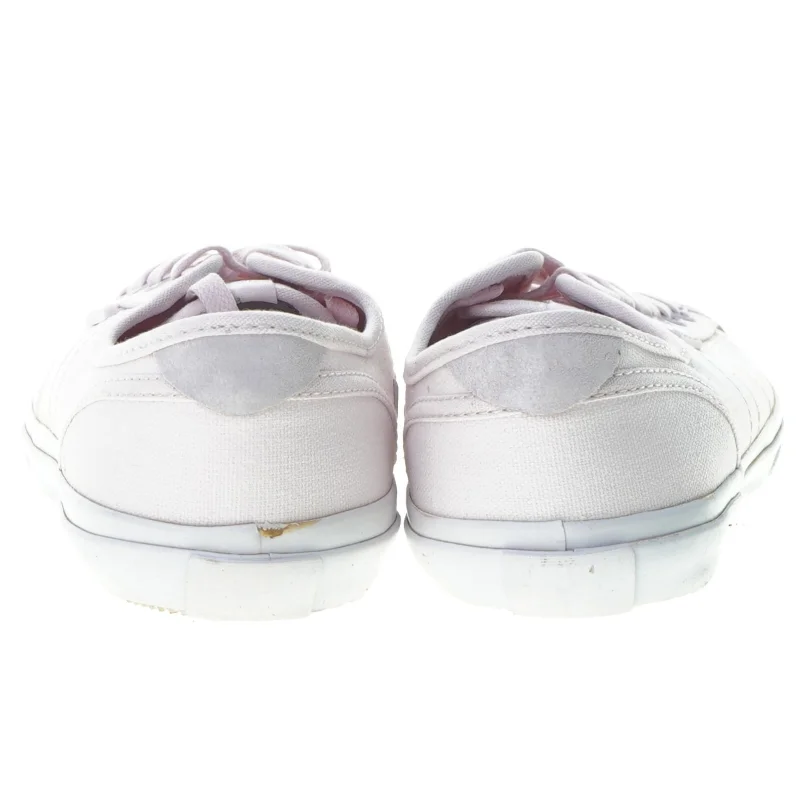 Sko fra Superdry (str. 40)