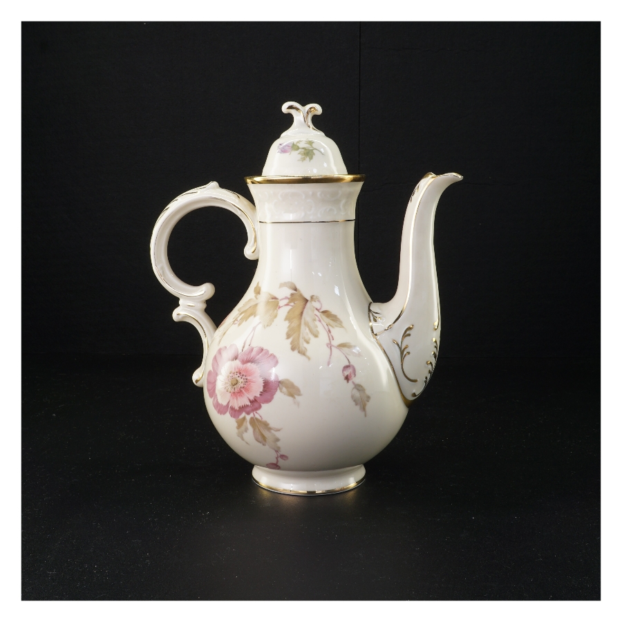 Porcelænsteapot med blomstermotiv fra Københavns Porcellains Maleri (str. 25 x 22 cm)