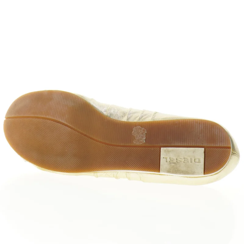 Gyldne sko med bånd fra Diesel (str. 40)