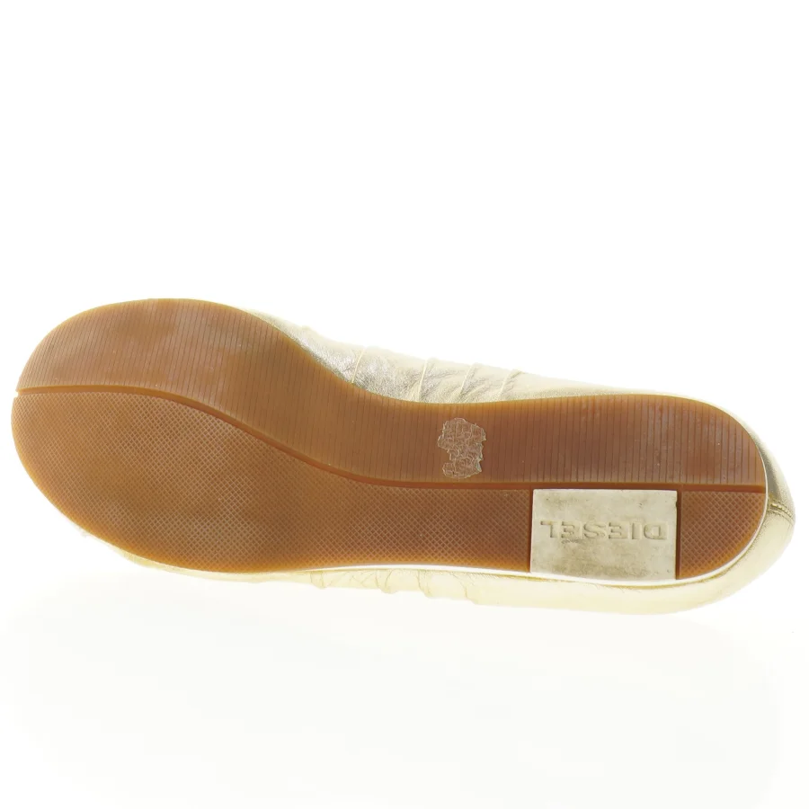 Gyldne sko med bånd fra Diesel (str. 40)