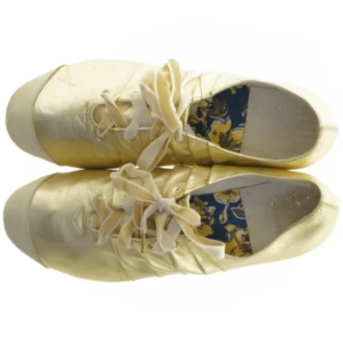 Gyldne sko med bånd fra Diesel (str. 40)